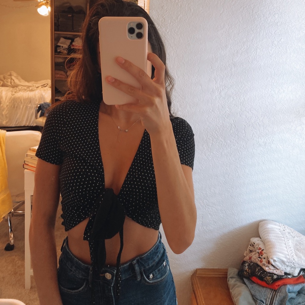 Brandy Melville tied crop top